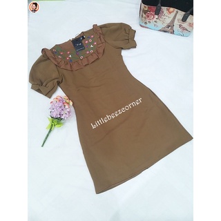 AP Style: L, XL เดรสสั้น โรเชฟ สีกาแฟแต่งคอระบายปักดอกไม้ กระโปรงทรงเอ  #เดรสลำลอง #เดรสลำลอง #L43 #XL33