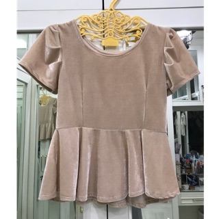 เสื้อ crop กำมะหยี่ สี nude