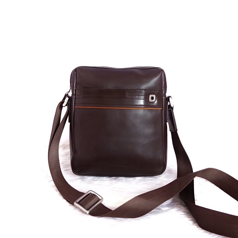 [กระเป๋ามือสอง] 🤎 RED DRAGONFLY 🤎 ของแท้! cross body หนังวัวแท้ 8นิ้ว สีน้ำตาลเข้ม กระเป๋าสภาพดี กระ