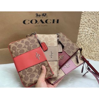 ค่ะ COACH SMALL WRISTLET IN COLORBLOCK SIGNATURE