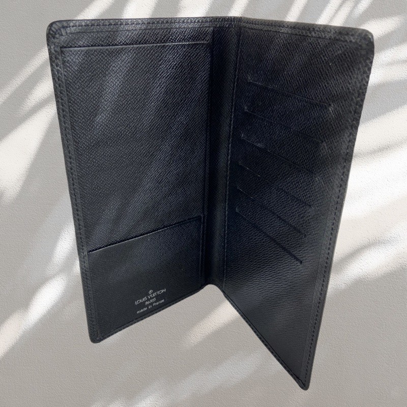 Louis Vuitton Brazza Taiga Wallet in Black กระเป๋าสตางค์หลุยส์วิคตอง LV ใบยาวรุ่นบราซซ่า หนังไทก้า สีดำ แท้ 100%