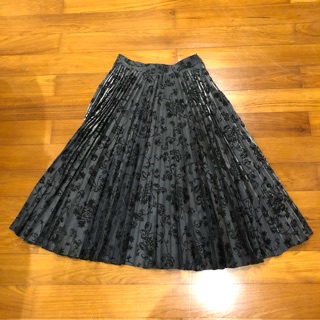 Metallic pleated skirt เอว 27 สะโพกฟรี งานสวยมากๆจากอิตาลี