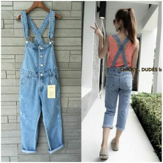 ZARA Denims Size s, m, l
เอี๊ยมขายาวผ้ายีนส์ฟอกเนื้อไม่หนานะคะ  มีดีเทลกระดุมตรงกลาง ดีไซน์ใหม่ !!