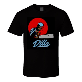 เสื้อยืด คอกลม พิมพ์ลายโลโก้อัลบั้ม J Dilla American Record Producer สไตล์ฮิปสเตอร์ แฟชั่นสําหรับผู้ชายสามารถปรับแต่งได้