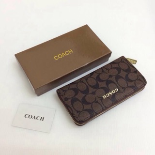 กระเป๋าสตางค์ใบยาว COACH