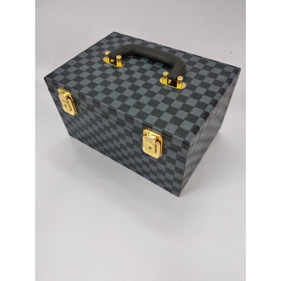 กล่องใส่พระ 5ชั้น 90 ช่องฟรีของแถม199บาท มี 18 ช่อง 5 ชั้น 90 ช่องขนาดช่อง 4×5.5 ซ.ม และชนาด 4.5x6.2cm