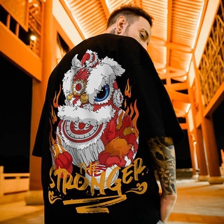 【ผ้าฝ้ายแท้】Mens T-shirt Oversize เสื้อยืดคอกลมแขนสั้น ผู้ชาย แฟชั่น สไตล์เกาหลี เสื้อผ้า การเชิดสิงโตพิมพ์ลายส ชาย สีด