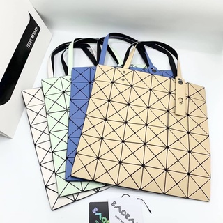 BAO BAO ISSEY MIYAKE LUCENT TWO TONE 6X6 BLOCK 2IN1 COLOR TOTE BAG กระเป๋าถือผู้หญิง บาวบาว อิซเซ่ มิยาเกะ ขนาด 34x34 cm