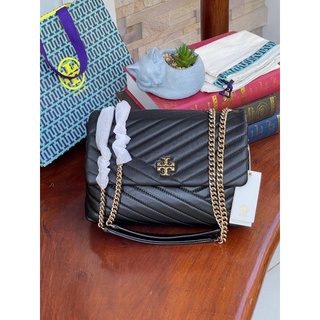 กระเป๋าสะพาย Tory Burch Kira Chevron Quilted Convertible Leather Crossbody Bag เป็นกระเป๋าที่ใช้ในการออกงานสำคัญ