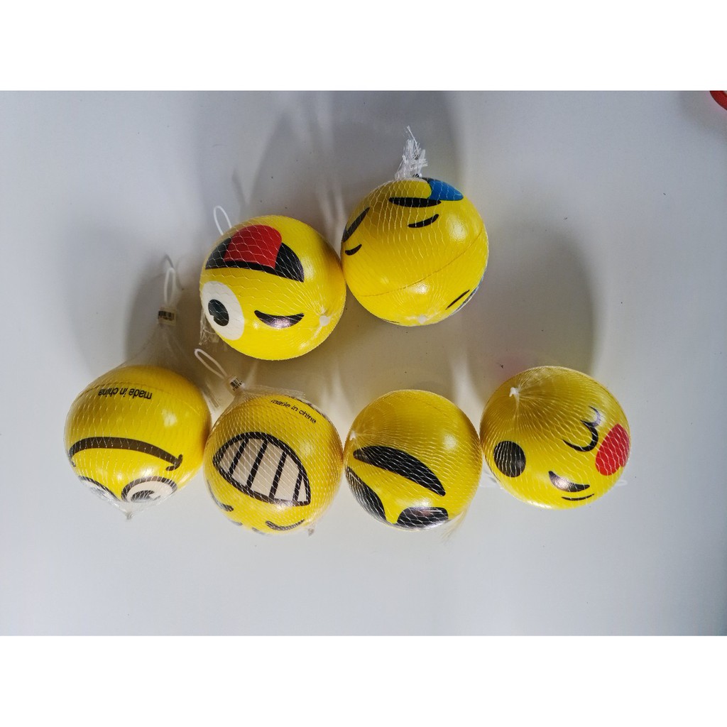 ลูกบอล Emoji  ขนาดเส้นผ่าศูนย์กลาง 10cm   มีให้เลือกหลายแบบ  จำนวน 1 ลูก