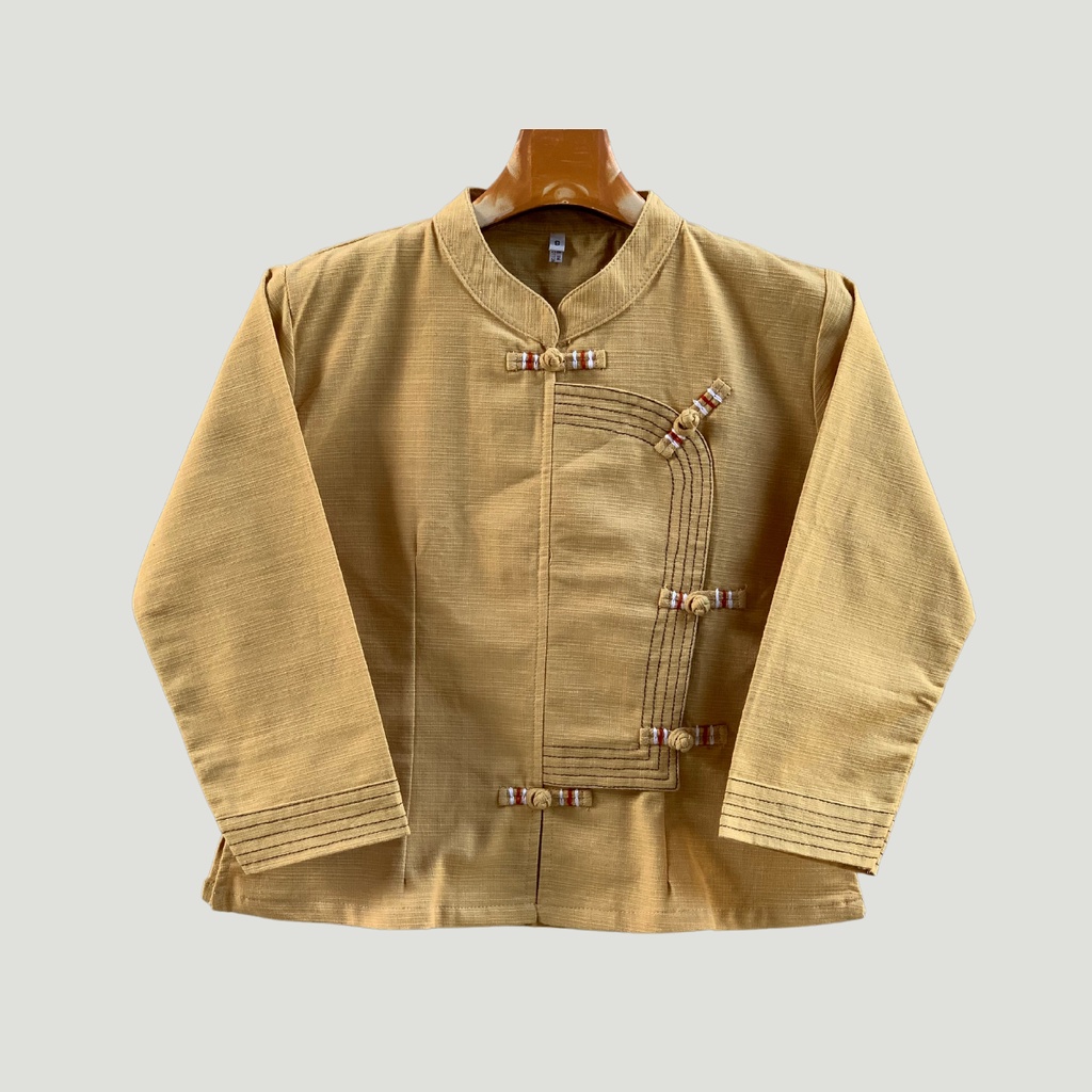 เสื้อผ้าฝ้าย ผู้หญิงคอจีนไทลื้อป้ายกระดุมตะกร้อด้นด้ายสี เดินเส้นโดดเด่น ทรงเข้ารูปสวยแขนสามส่วนแนวล้านนาประยุกต์