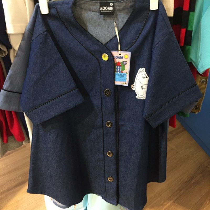 Moonin baseball shirt