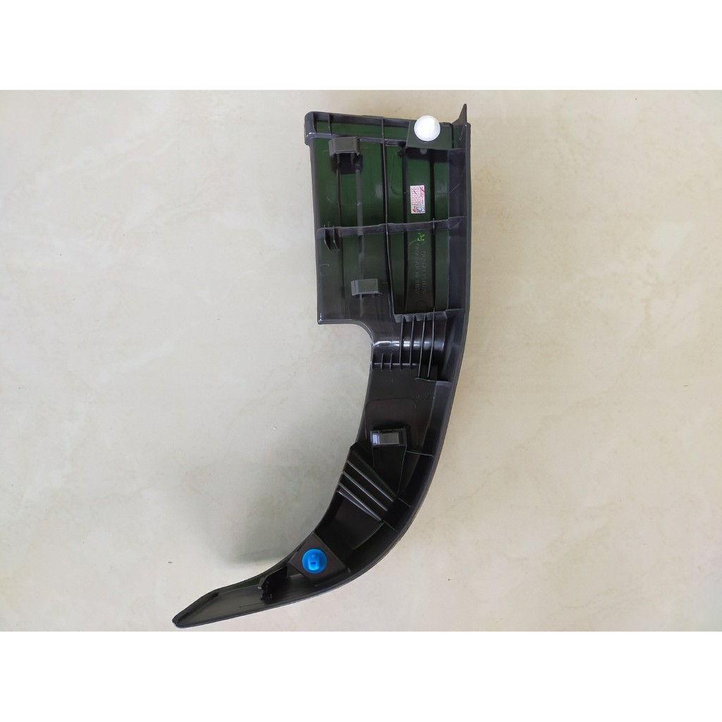 พลาสติกมุมกันชนหลัง TOYOTA REVO 2400,2800 ข้างLH(ซ้าย) อันละ200บาท