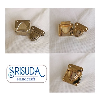 ตัวล็อคกระเป๋า30*31.5มม.   ส่งสินค้ามูลค่า60บ.ขึ้นไปไม่รวมส่ง