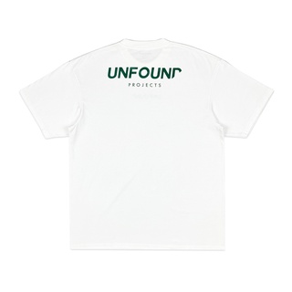 คอลูกเรือเสื้อยืด UNFOUND PROJECTS LOGO TEE WHITE/GREEN สีขาว