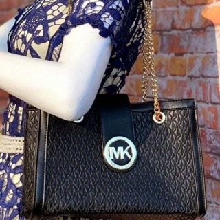 กระเป๋าถือหรือสะพายหนัง Michael  Kors Saffiano Leather handbag