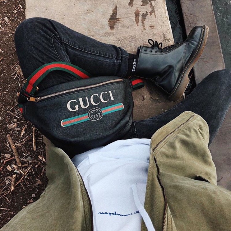 Gucci เข็มขัดคาดเอวกระเป๋าขนาดใหญ่สีดำและสีขาวสองสี (ยิงจริง)