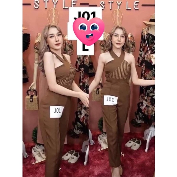 Jidapa style ชุดเซต เสื้อคล้องคอ กางเกงขายาว สีน้ำตาล sz.l มือ2