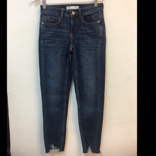 Zara กางเกงยีนส์ skinny size eu34 เป็น used ใส่1ครั้งคะ