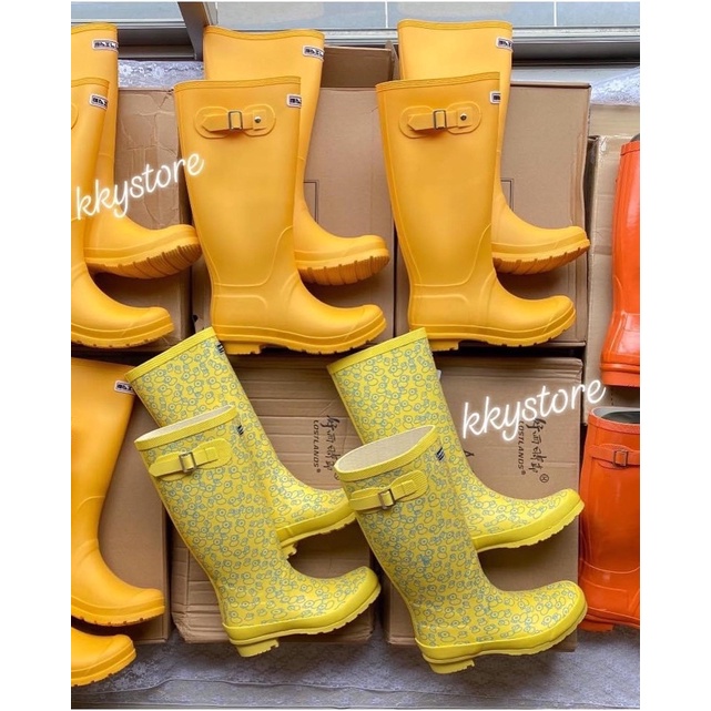 พร้อมส่งจากไทย🔥👢รองเท้าบูทยางกันฝนแฟชั่น ดาราใส่เยอะมาก ใส่ได้ทุกฤดูกาลกันน้ำกันฝนอย่างดีไม่ต้องรอสินค้า❌