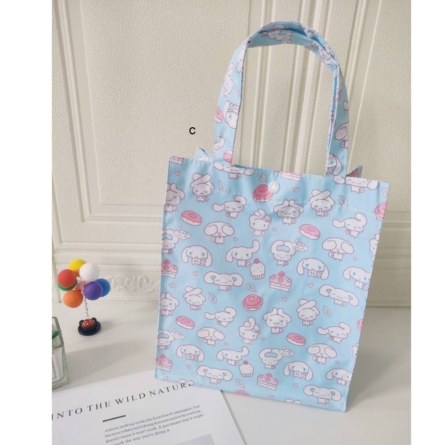 CINNAMOROLL กระเป๋า กระเป๋าผ้า ลดโลกร้อน เอนกประสงค์ ผ้าเคลือบกันนำ้ อย่างดี CINNAMOROLL ขนาด 25 x 2