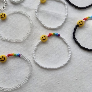 [กำไลข้อมือ] •SMILEY BEADS• กำไลลูกปัดหน้ายิ้ม กำไลเอ็นยืด