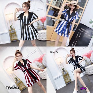 👗Pfashion [ส่งไว!!🚛] P9894 จั้มสูทริ้วขาสั้น + เสื้อเบลเซอร์ Short striped jumpsuit + blazer