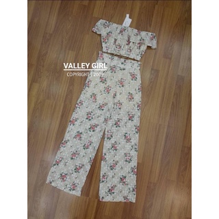 เซ็ตเสื้อปาดไหล่ กางเกงขายาว size L ป้าย valley girl