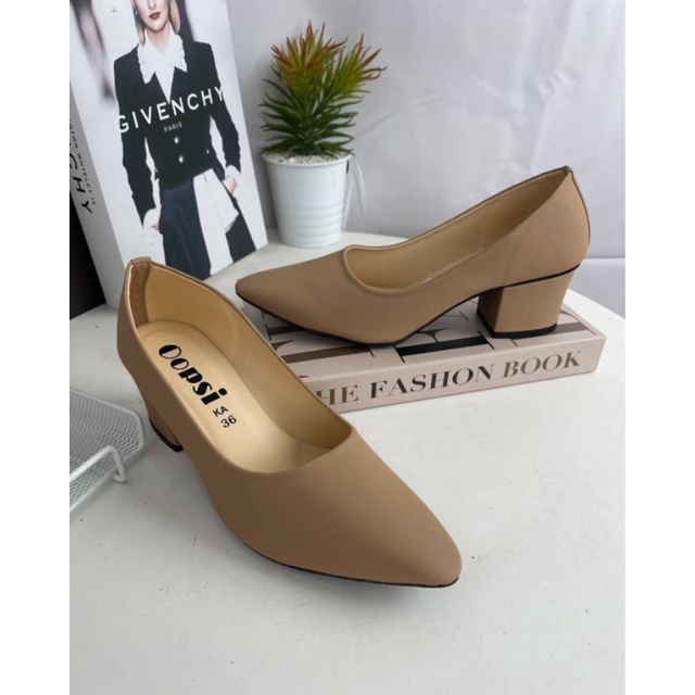 รองเท้าส้นสูง ไซส์ใหญ่ 41-45 ส้นก้อน หนังนูบัค หัวแหลม - SHER - รูปที่ 4