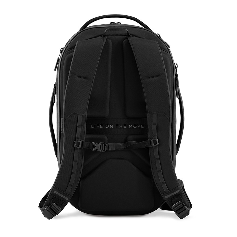 NOMATIC Navigator Backpack กระเป๋าเป้ทรงมินิมอลสำหรับใช้งานประจำวันหรือเดินทางทริปสั้นๆ (15L)