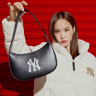 MLB Solid Hobo Bag New York Yankees กระเป๋าสะพายโฮโบหนัง สีดำ