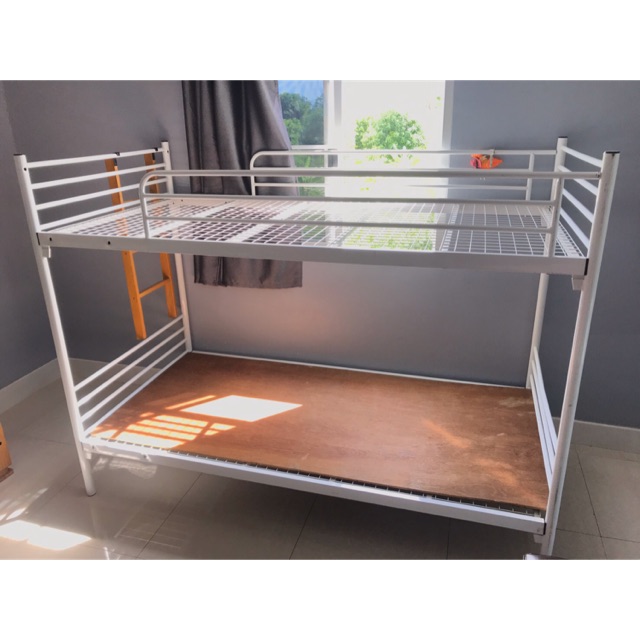 ส่งต่อ เตียงนอน 2 ชั้น ขนาด 3ฟุต เตียงเหล็ก สภาพดี สามารถถอดประกอบ หรือดัดแปลงแยกชิ้นได้ พิกัด จ.กาญจนบุรี ราคา 4,000บาท