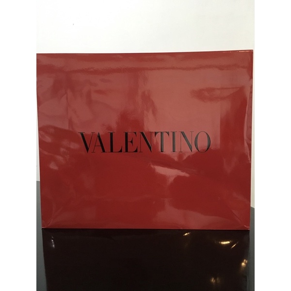 ถุง Valentino แท้จากช้อปไทย 15 x 19 นิ้ว ถุงกระดาษผิวมัน กระเป๋าช้อปปิ้งสีแดง สายโบว์ซาตินดำ