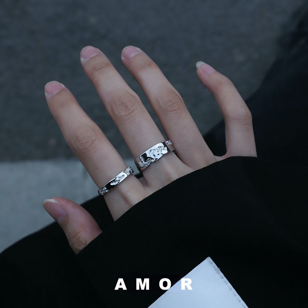 Open a high-end couple pairing ring and give gifts