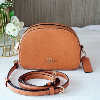 🎀 (สด-ผ่อน) ครอสบอดี้ สีส้ม ทรงครึ่งวงกลม Coach 97561 MINI SERENA CROSSBODY สี SEDONA