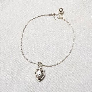 Strawberry × Silver bracelet สร้อยข้อมือเงินแท้ จี้สตอเบอร์รี่ ทีมหมอเป้ง รักฉุดใจนายฉุกเฉิน