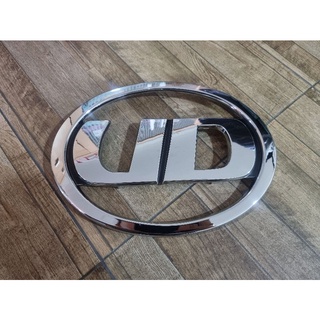 ตราUDติดซี่กระจังหน้า(Nissan Quester /Quon) -วัสดุพลาสติกชุบ เกรดดี -แข็งแรงทนทาน