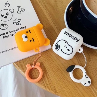 🌤เคสสำหรับ AirPods case รุ่น Gen1,2,Pro เคสแอร์พอดสนู๊ปปี้พื้นขาว snoopy / Ryan ( i9s, i11, i12 ) ไรอัน เคสซิลิโคนนิ่ม