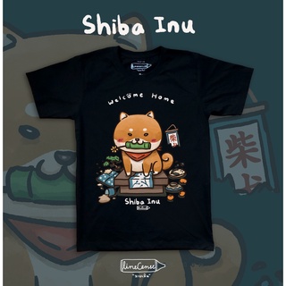 เสื้อยืดผ้าฝ้ายพิมพ์ลายขายดีShiba Inu " welcome home " Dog on Black Premium Cotton Comp 100 T-shirt เสื้อยืด สีดำ พรีเมี