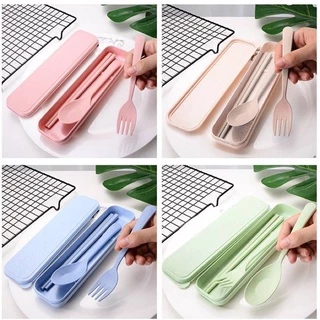 ชุดช้อนส้อม+ตะเกียบ พร้อมกล่อง ใส่ขนาดพกพา แบบพกพา มี 4 สีให้เลือก A67