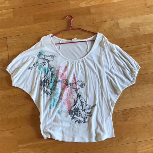 เสื้อยืด AIIZ ทรงค้างคาว