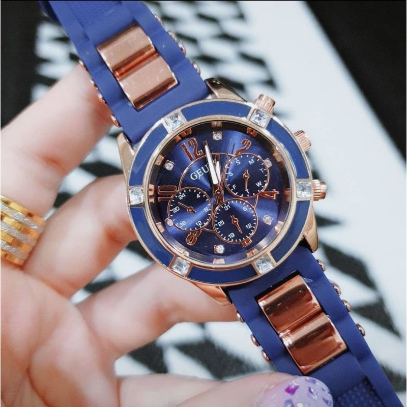 Guess นาฬิกาข้อมือสายยาง {{แถมกล่องนาฬิกาฟรี}}