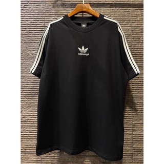 BALENCIAGA X ADIDAS OVERSIZED T-SHIRT BLACK เสื้อยืดคอกลมแขนสั้น แบรนด์อดิดาส บาลองเซียก้า สีดำ ปักตัวหนังสือ