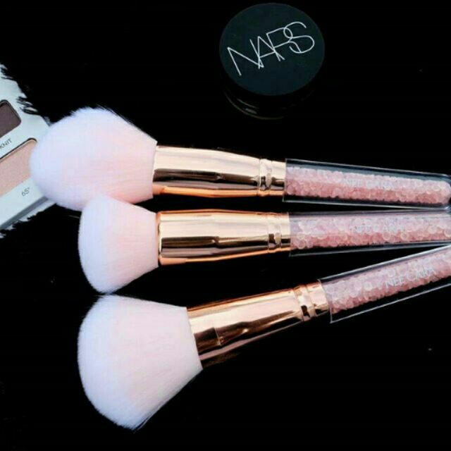 แปรงแต่งหน้า nee cara