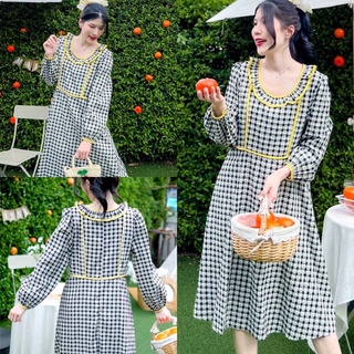 พร้อมส่ง Maxidress เดรสลายสก็อต พิมพ์ลายดอกไม้จิ๋ว โทนสีดำ แต่งกุ้นสีเหลือง เดรสลายสก็อต แขนยาว เดรสกระโปรง งานป้าย