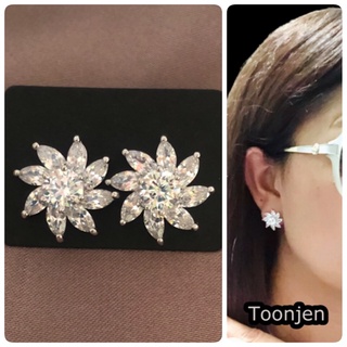 (พร้อมส่ง) Toonjen 🎁ต่างหูรูปทรงดอกไม้ แบบเสียบ สีเงิน ประดับเพชรcz 💰💰แถมฟรีถุงผ้ากำมะหยี่