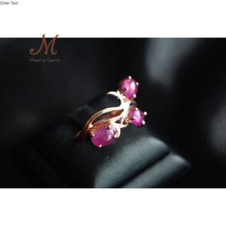 Meena Gems แหวนพลอยทับทิมแท้สีชมพูสามเม็ด ตัวเรือนเงินแท้ชุบพิงค์โกวล จัดส่งฟรีพร้อมกล่อง