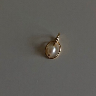 grumpy, oval pearl drop pendant (ราคาต่อชิ้น/price per piece)