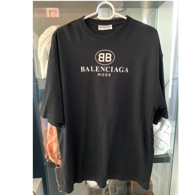 เสื้อยืด balenciaga size XS สีดำ อกได้40กว่า