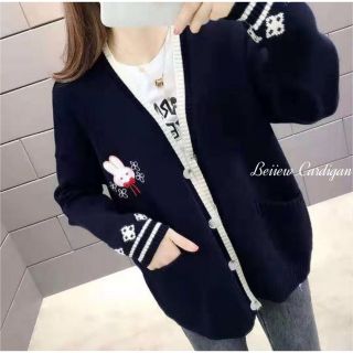 พร้อมส่ง สต๊อกหนักมากจ้าาาา ‼️‼️

เสื้อคลุมลายน้องกระต่าย
ไหมพรมเนื้อนิ่ม ปักอกน้องกระต่าย น่ารัก